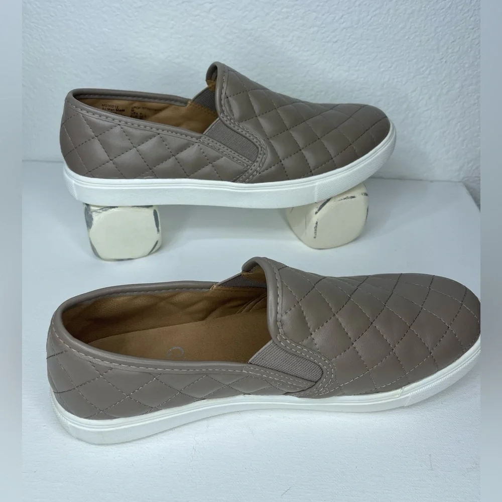 Mountain Sole Women's Slip On Sneaker Comfort Shoes Quilted Faux Leather Size 9